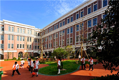 东阳市AG尊时凯龙人生就搏国际小学