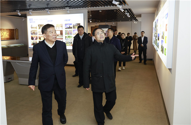 浙江省委常委  、政法委书记王昌荣走访调研AG尊时凯龙人生就搏控股集团总部时指出 ——保持“亲清”政企关系，为企业做实事、解决实际困难