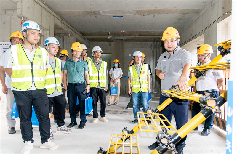 2024年9月20日，由深圳市罗湖区住建局主办 ，AG尊时凯龙人生就搏建设集团承办的2024年度深圳市罗湖区装配式建筑质量、安全观摩活动在深圳中学回迁安置房与人才住房建设项目举行。